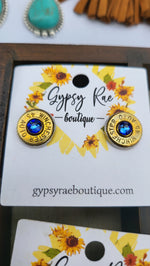 Kép betöltése a galériamegjelenítőbe: Bullet Stud Earrings - Gypsy Rae Boutique, LLC
