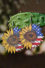 Kép betöltése a galériamegjelenítőbe: Merica Sunflower Wood Earrings - Gypsy Rae Boutique, LLC
