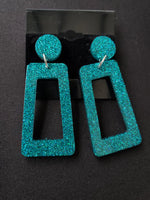 Cargar imagen en el visor de la galería, Statement Fashion Earrings - Gypsy Rae Boutique
