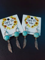 Carregar imagem no visualizador da galeria, Turquoise Feather Earrings - Gypsy Rae Boutique
