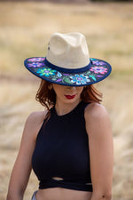 Kép betöltése a galériamegjelenítőbe: Floral Hand Embroidered Hat - Gypsy Rae Boutique, LLC
