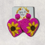 Kép betöltése a galériamegjelenítőbe: Heart Sunflower Hand Beaded Earrings - Gypsy Rae Boutique, LLC
