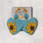 Cargar imagen en el visor de la galería, Heart Sunflower Hand Beaded Earrings - Gypsy Rae Boutique, LLC
