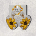 Kép betöltése a galériamegjelenítőbe: Heart Sunflower Hand Beaded Earrings - Gypsy Rae Boutique, LLC
