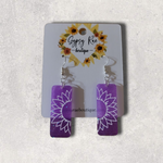 Kép betöltése a galériamegjelenítőbe: GLOW Resin Earrings - Gypsy Rae Boutique, LLC
