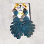 Cargar imagen en el visor de la galería, Leaf Resin Earrings - Gypsy Rae Boutique, LLC
