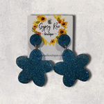 Carregar imagem no visualizador da galeria, Flower Resin Statement Earrings - Gypsy Rae Boutique, LLC
