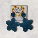 Kép betöltése a galériamegjelenítőbe: Flower Resin Statement Earrings - Gypsy Rae Boutique, LLC
