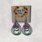 Cargar imagen en el visor de la galería, Heart Teardrop Resin Earrings - Gypsy Rae Boutique, LLC

