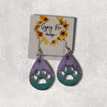 Kép betöltése a galériamegjelenítőbe: Paw Print Resin Earrings - Gypsy Rae Boutique, LLC
