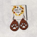 Kép betöltése a galériamegjelenítőbe: Paw Print Resin Earrings - Gypsy Rae Boutique, LLC
