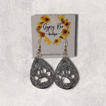 Cargar imagen en el visor de la galería, Paw Print Resin Earrings - Gypsy Rae Boutique, LLC
