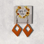 Kép betöltése a galériamegjelenítőbe: Regular Dangle Earrings - Gypsy Rae Boutique, LLC
