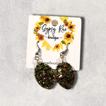 Cargar imagen en el visor de la galería, Small Resin Dangle Earrings - Gypsy Rae Boutique, LLC
