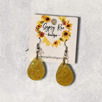 Charger l&#39;image dans la galerie, Small Resin Dangle Earrings - Gypsy Rae Boutique, LLC
