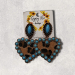 Kép betöltése a galériamegjelenítőbe: Cow Heart Earrings - Gypsy Rae Boutique, LLC
