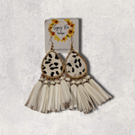 Kép betöltése a galériamegjelenítőbe: Cow Fringe Earrings - Gypsy Rae Boutique, LLC
