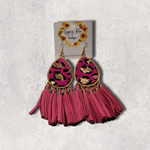 Kép betöltése a galériamegjelenítőbe: Cow Fringe Earrings - Gypsy Rae Boutique, LLC
