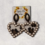 Kép betöltése a galériamegjelenítőbe: Cow Heart Earrings - Gypsy Rae Boutique, LLC
